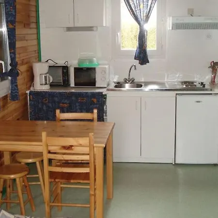 캠프장 De 20m² A Avec Terrasse - Api-1-52-334 Naucelle
