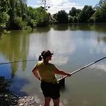 캠프장 De 20m² A Avec Terrasse - Api-1-52-334 Naucelle