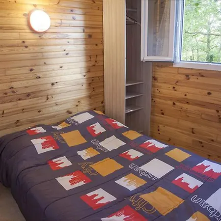 De 20m² à Avec Terrasse - Api-1-52-334 * Naucelle